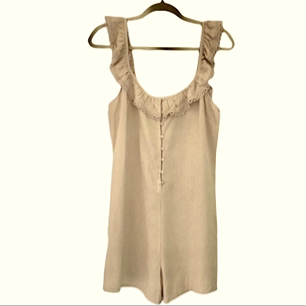 NWT All in Favor Linen Nolan Boho ruffle sleeves Taupe Romper womens size M